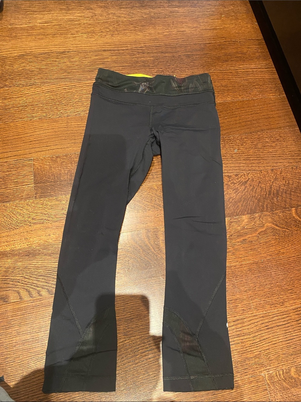 Women’s LULULEMON size 4 3/4 leggings